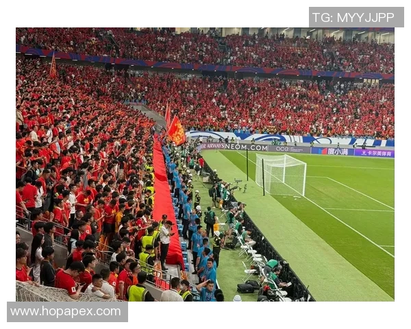 红山足球明星演唱会盛典激情四溢球迷与歌迷共庆足球与音乐的完美融合